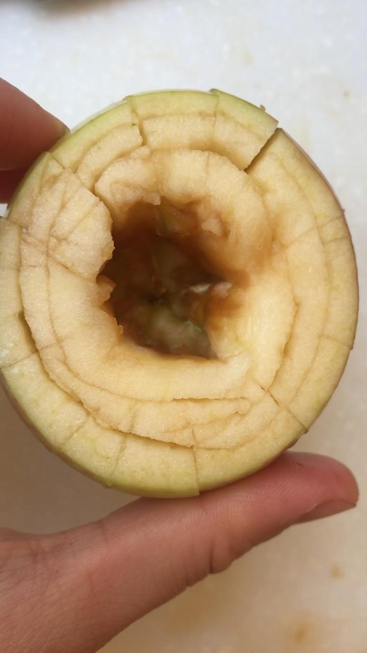 Slicing apples to allow it to bloom