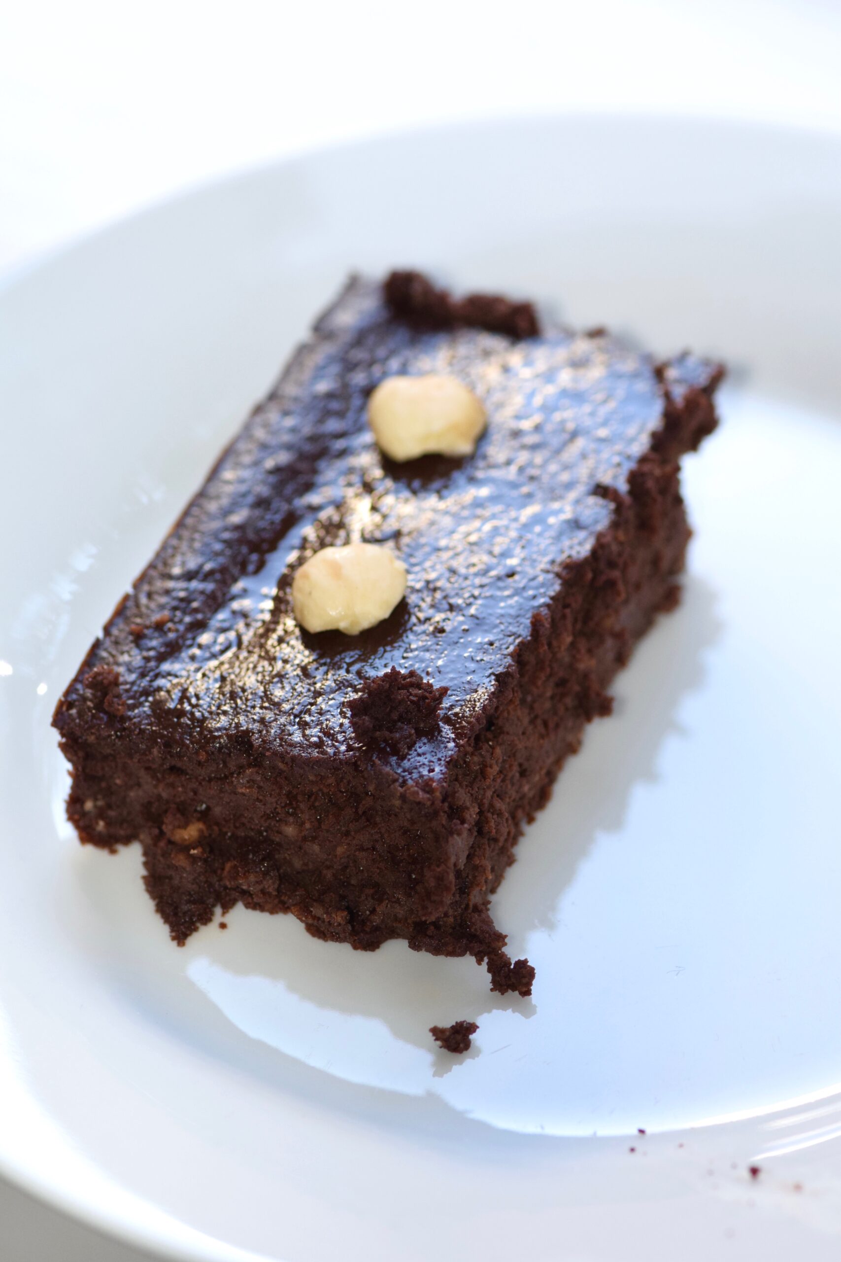 Low calorie fudgy brownies with nuts